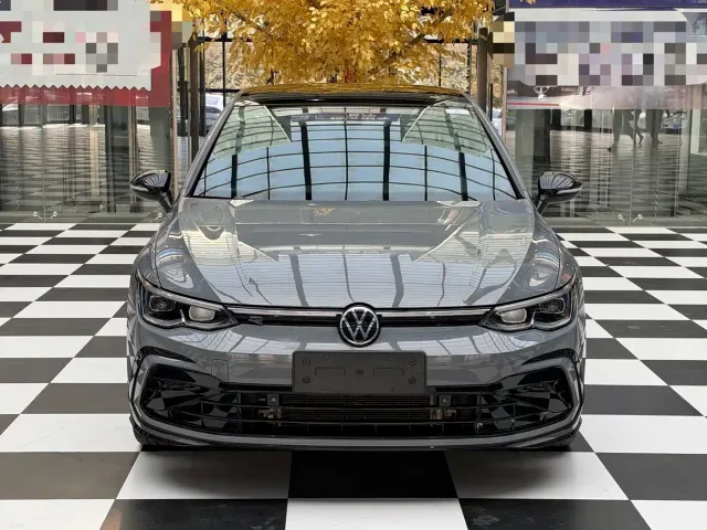 Volkswagen Golf — Фото автомобиля 2