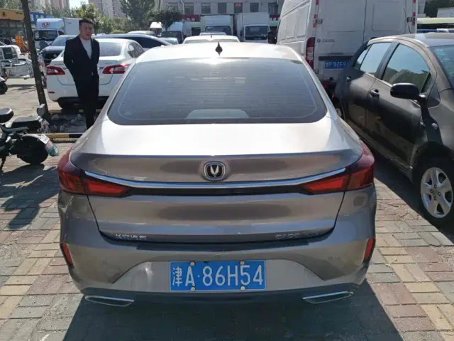 Changan Eado — Фото автомобиля 4