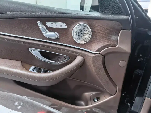 Mercedes-Benz E-Class — Фото автомобиля 14