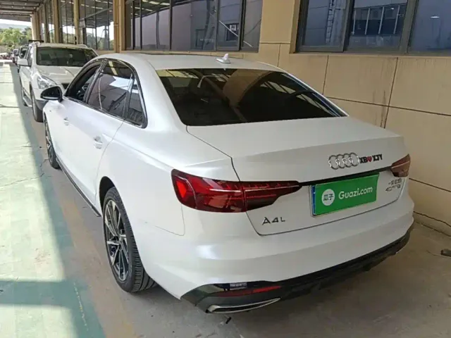 Audi A4L — Фото автомобиля 4