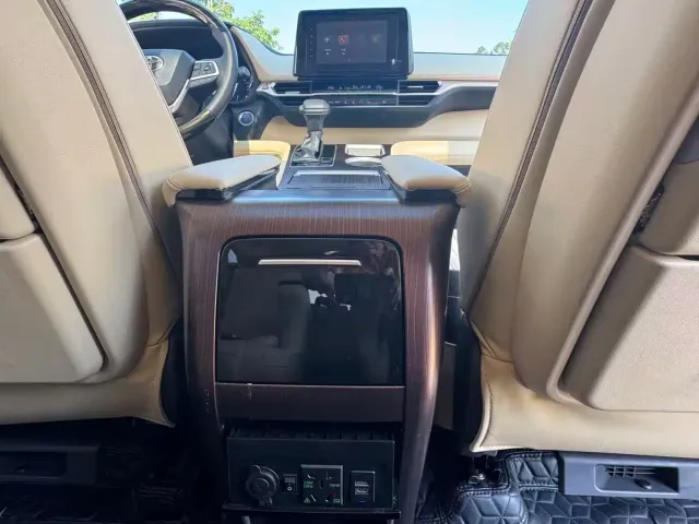 Toyota Sienna — Фото автомобиля 9