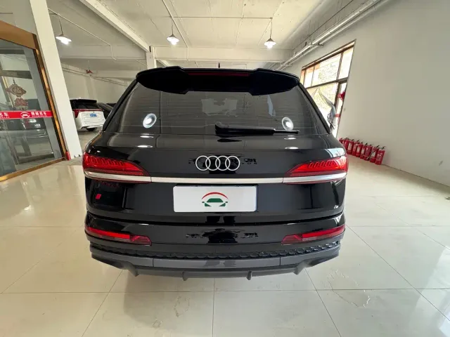 Audi Q7 — Фото автомобиля 4