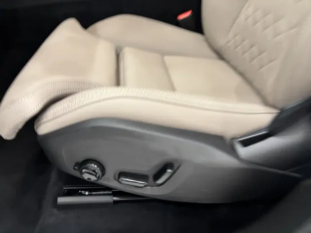 Volvo XC60 — Фото автомобиля 12