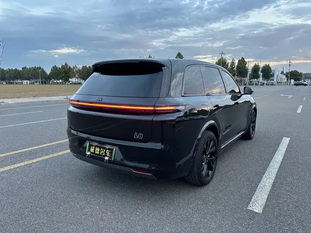 Li Auto L8 — Фото автомобиля 5