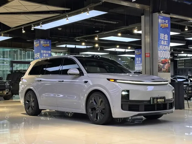 Li Auto L9 — Фото автомобиля 11