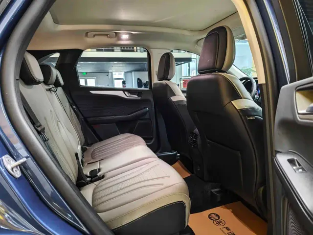 Ford Escape — Фото автомобиля 11