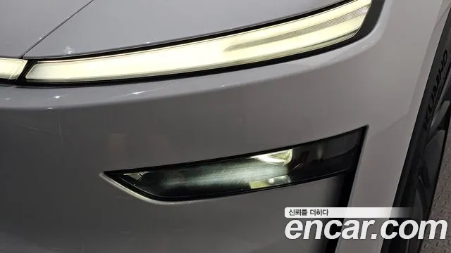 Tesla Model Y — Фото автомобиля 22