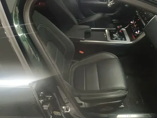 Jaguar XEL — Фото автомобиля 24