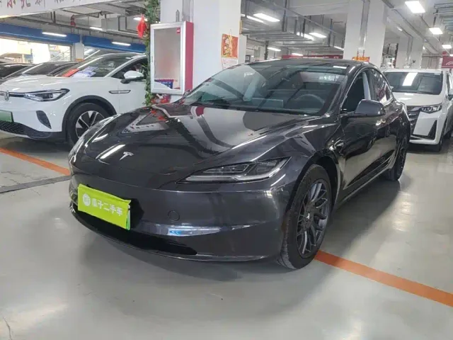 Фотография автомобиля — Tesla Model 3