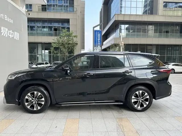 Toyota Crown Kluger — Фото автомобиля 3
