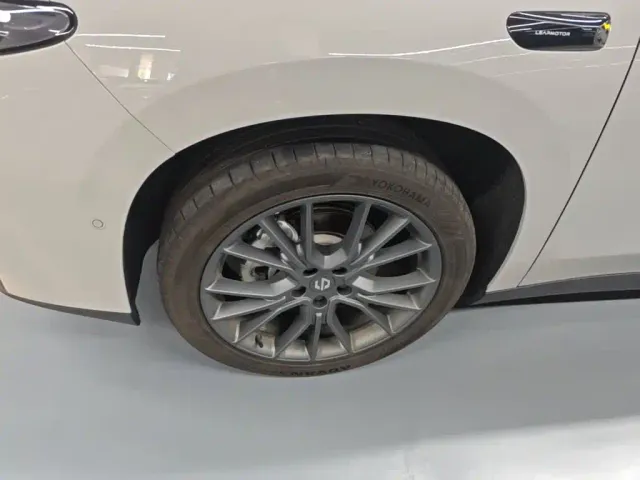 Leapmotor C10 — Фото автомобиля 22