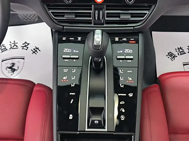 Porsche Macan — Фото автомобиля 9