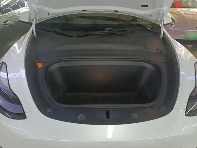 Tesla Model Y — Фото автомобиля 19