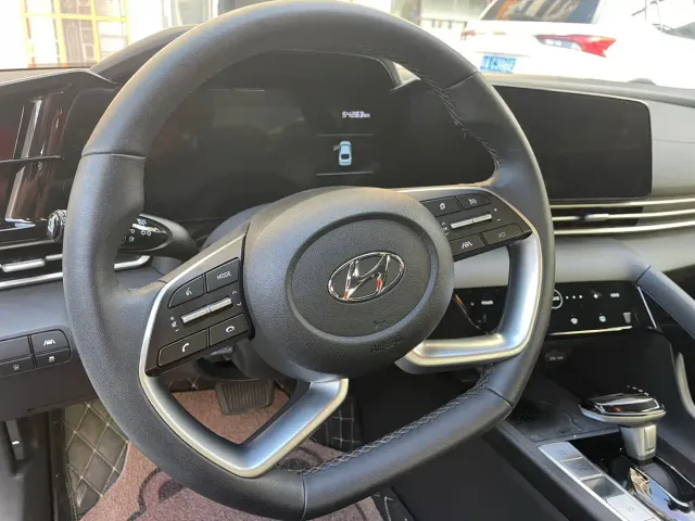 Hyundai Elantra — Фото автомобиля 15