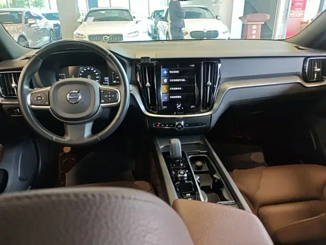 Volvo S60 — Фото автомобиля 9