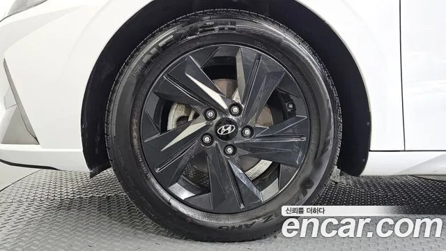 Hyundai Avante CN7 — Фото автомобиля 5