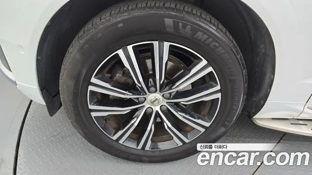 Вольво XC60 — Фото автомобиля 5