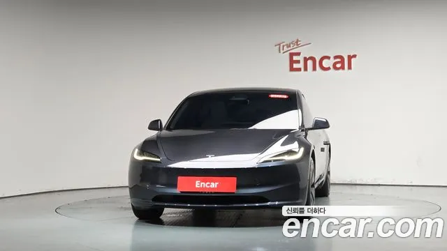 Tesla Model 3 — Фото автомобиля 2