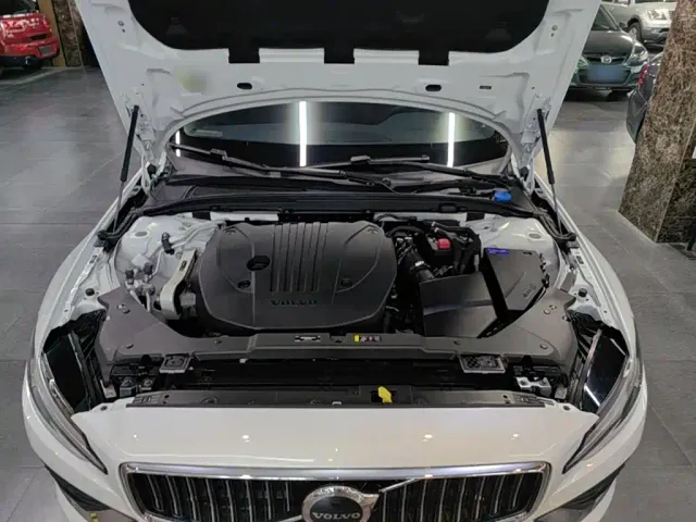 Volvo S60 — Фото автомобиля 19