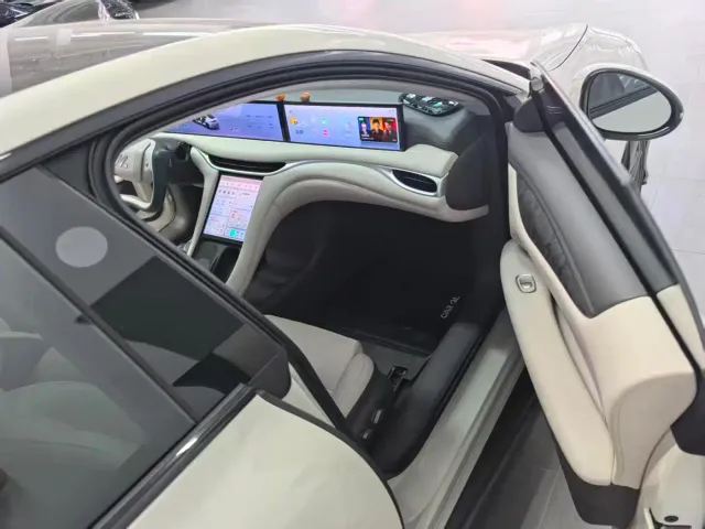IM Motors L6 — Фото автомобиля 6