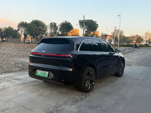 Li Auto L6 — Фото автомобиля 9