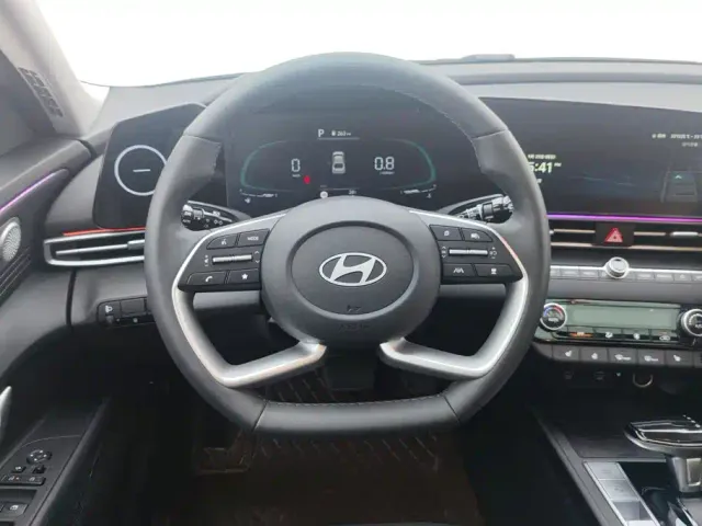 Hyundai Elantra — Фото автомобиля 15