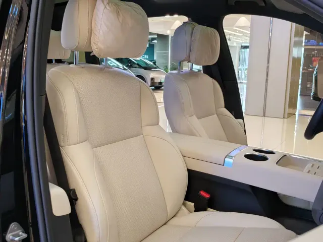 Li Auto L7 — Фото автомобиля 22