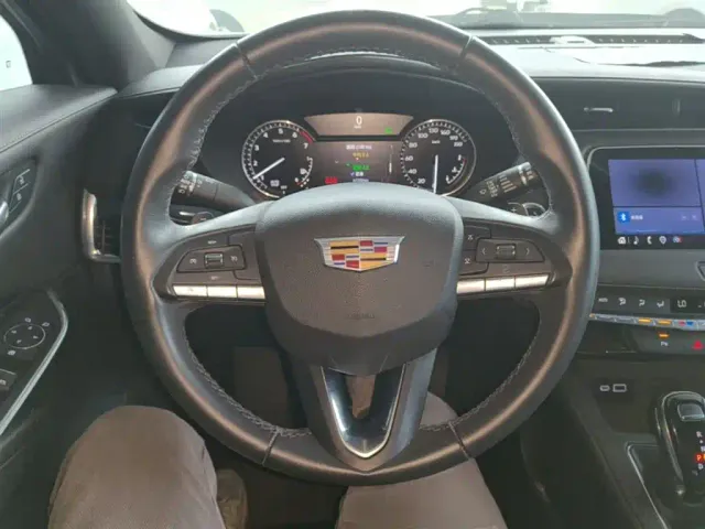 Cadillac XT4 — Фото автомобиля 10