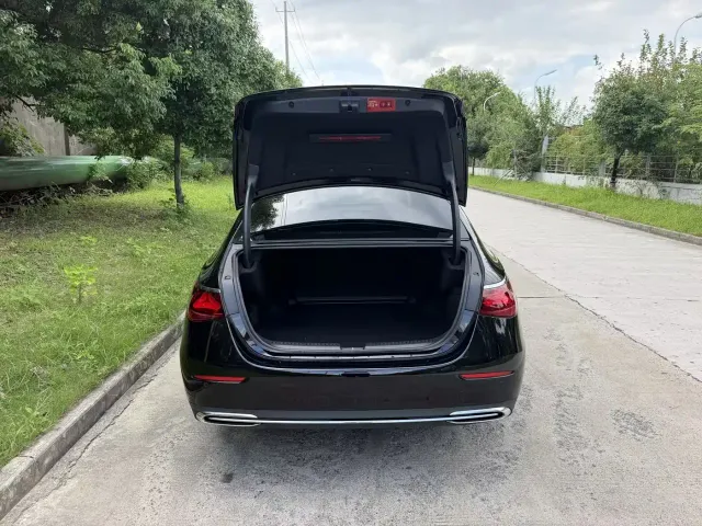 Mercedes-Benz E-Class — Фото автомобиля 16
