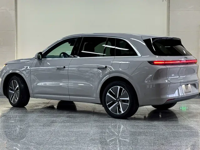 Li Auto L6 — Фото автомобиля 5