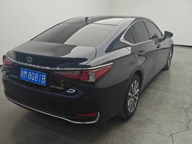 Lexus ES — Фото автомобиля 19