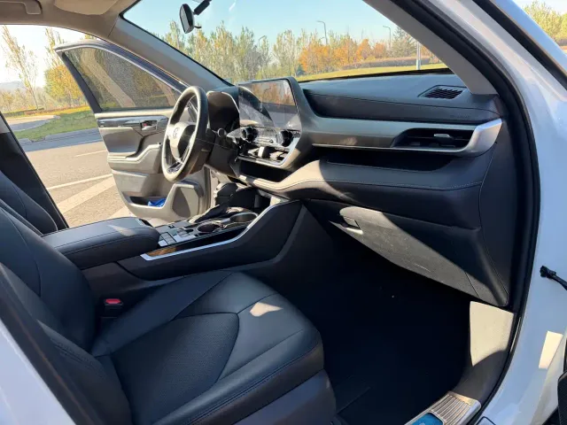 Toyota Highlander — Фото автомобиля 14