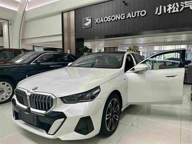 BMW 5 Series — Фото автомобиля 5
