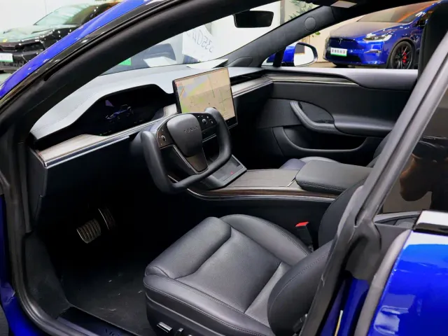 Tesla Model S — Фото автомобиля 5