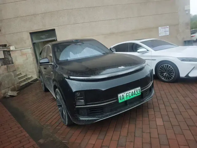Li Auto L8 — Фото автомобиля 3
