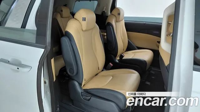 Kia Carnival Generation 4 — Фото автомобиля 11