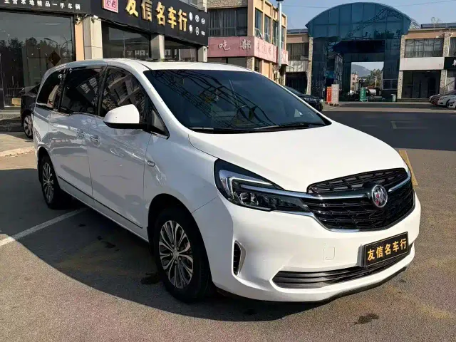 Buick GL8 — Фото автомобиля 3