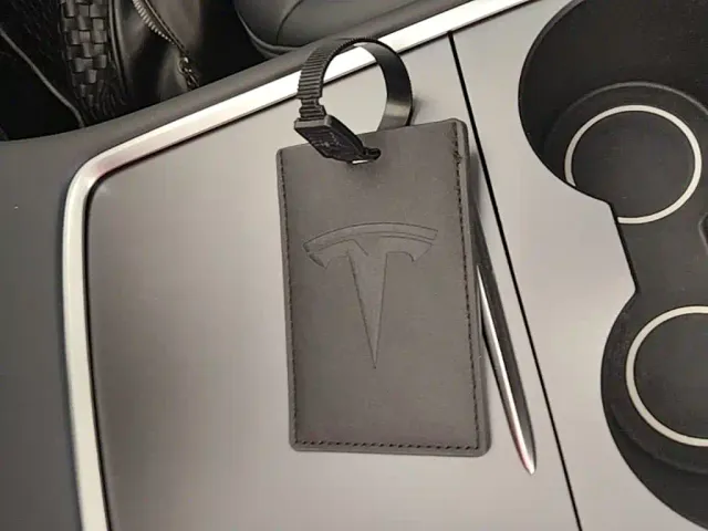 Tesla Model Y — Фото автомобиля 8