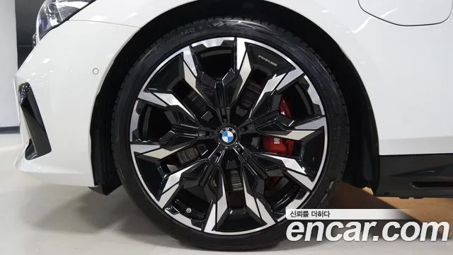 BMW 5 Series G60 — Фото автомобиля 5