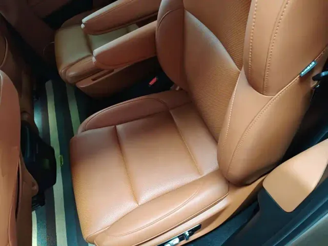 Li Auto L8 — Фото автомобиля 16