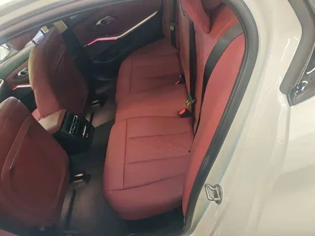 BMW 3 Series — Фото автомобиля 16