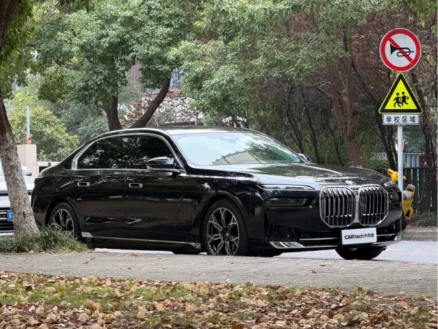 BMW 7 Series — Фото автомобиля 2