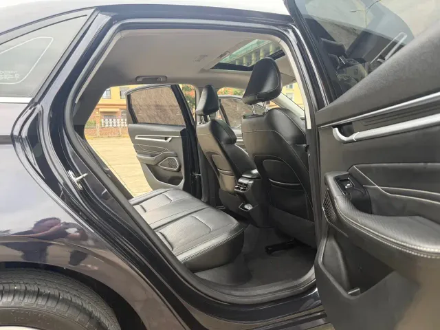 Geely Emgrand — Фото автомобиля 13