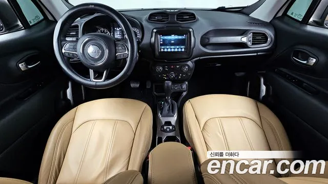 Jeep Renegade — Фото автомобиля 7