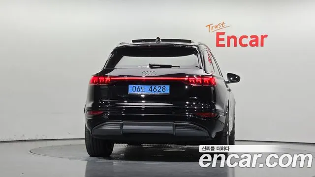 Audi Q6 e-tron — Фото автомобиля 3
