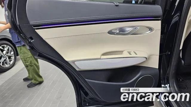 Genesis GV70 — Фото автомобиля 14