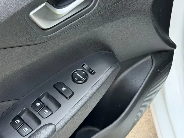 Hyundai Verna — Фото автомобиля 10