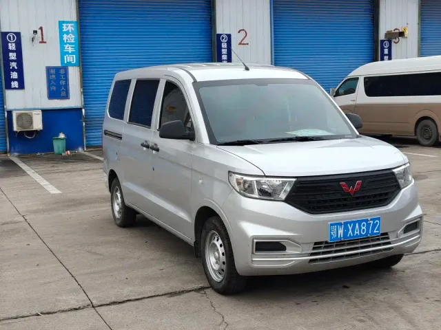Wuling Hongguang V — Фото автомобиля 2
