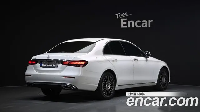 Mercedes-Benz E-Class — Фото автомобиля 2