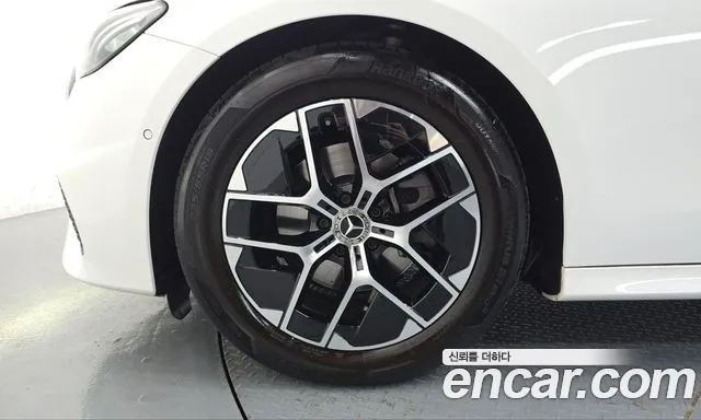 Mercedes-Benz E-Class — Фото автомобиля 5